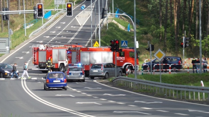 Wypadek na obwodnicy Olkusza. Cztery osoby w szpitalu [ZDJĘCIA, WIDEO]