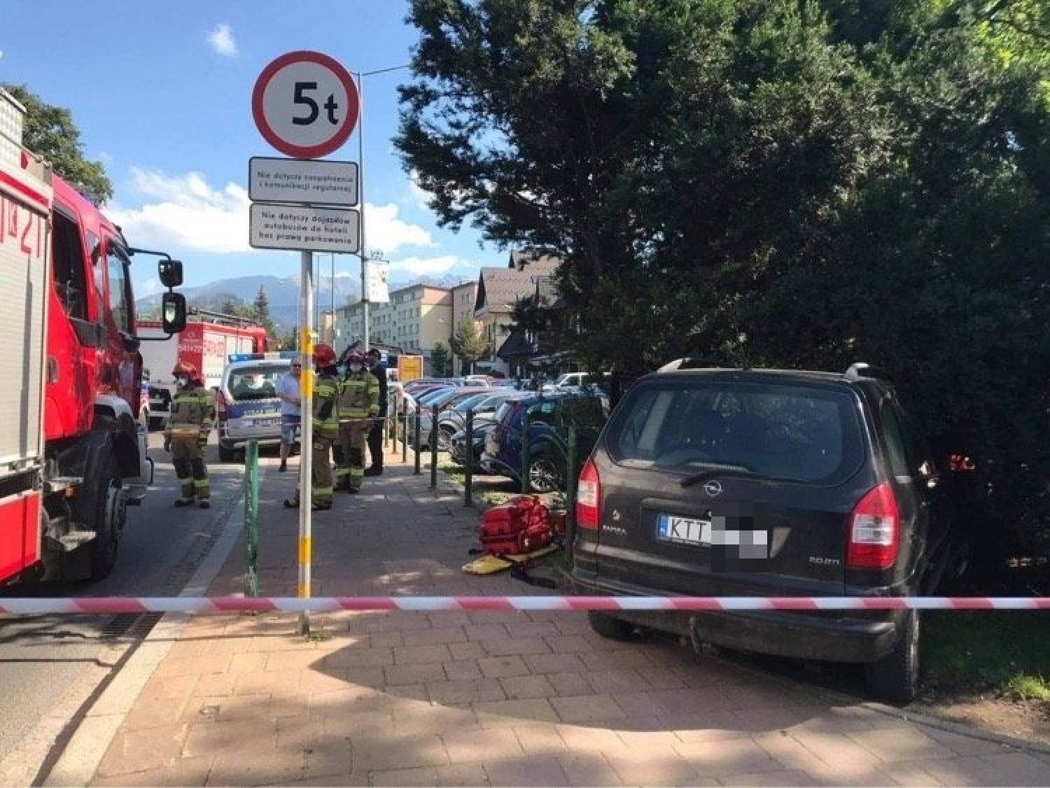 Zakopane. Groźny wypadek w centrum miasta. Samochód