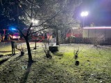 Pożar budynku gospodarczego w Zielonej Łące. Interweniowały trzy zastępy straży pożarnej