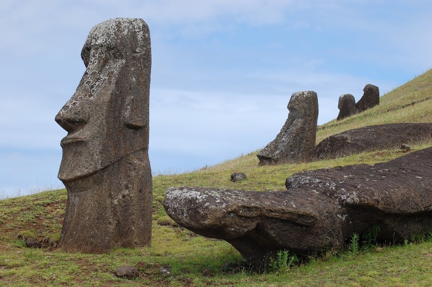 Moai...