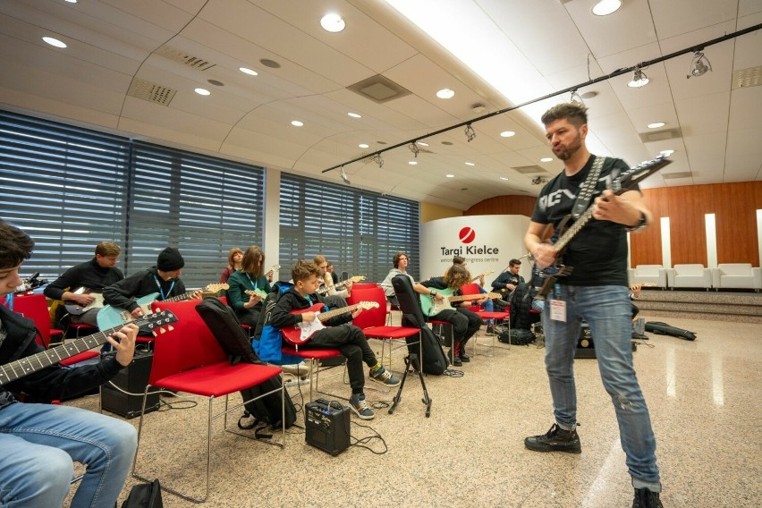 Muzyczna Kuźnia w Kielcach przyciągnęła ponad 100 uczestników. Ciekawe warsztaty i jam session w Czerwonym Fortepianie