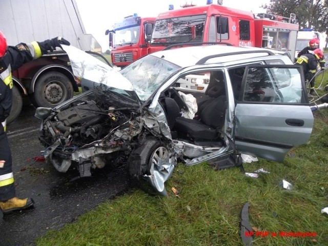 Wypadek pod Wolsztynem [ZDJĘCIA]

Jedna osoba została ranna w wypadku, do którego doszło około godz. 9.00 między Starym Widzimiem a Wroniawami.