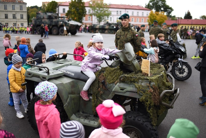 Żołnierze z Przemyśla pokazali swój sprzęt podczas dnia otwartych koszar [ZDJĘCIA]