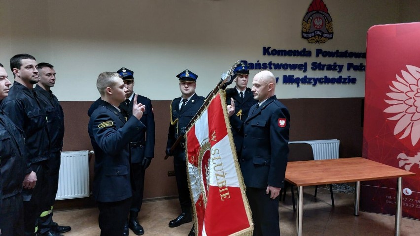 Ślubowanie nowych strażaków w KP PSP Międzychód i nagroda jubileuszowa