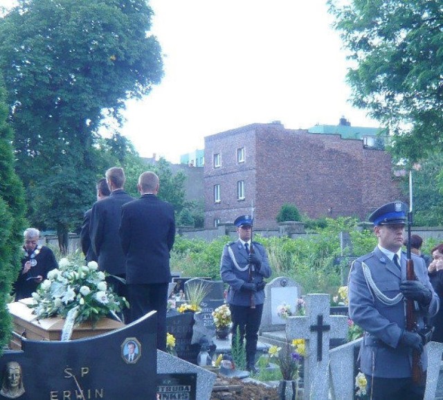 Pogrzeb B. Sieleckiego; na życzenie zmarłego - świecki.