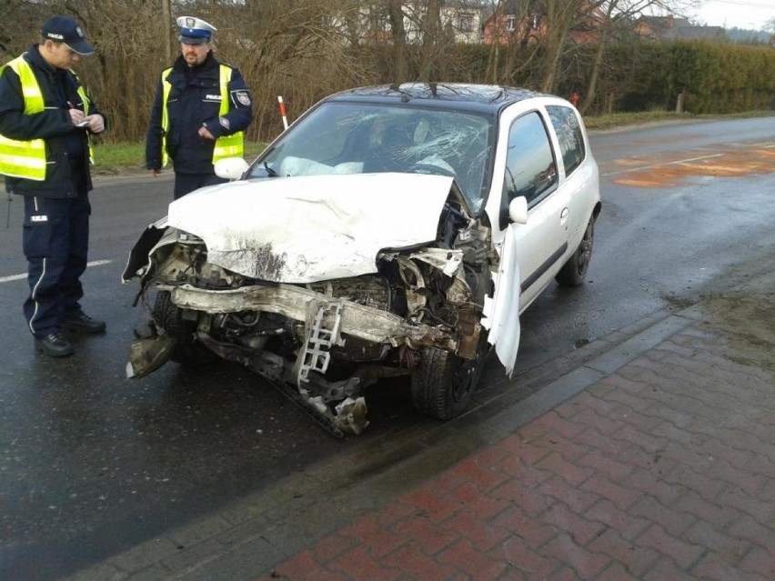 Wypadek w Krosinku: Zderzenie dwóch samochodów [ZDJĘCIA]