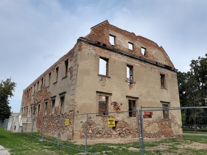 Zobacz również Pałac w Bełczu Wielkim. Zobacz go od środka....