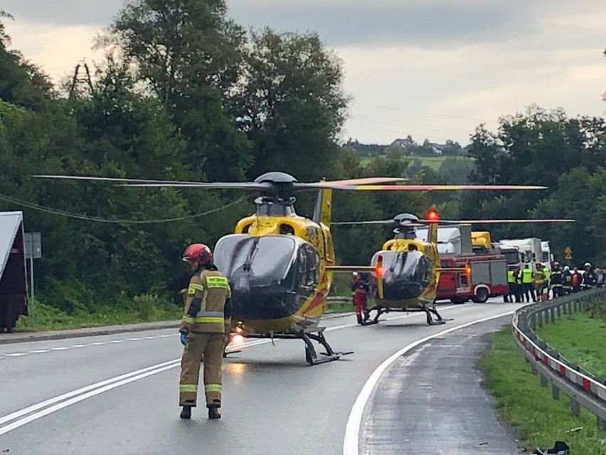 Witowice Górne. Śmiertelny wypadek na DK 75. Dwóch chłopców walczy o życie w szpitalu w Krakowie, prokuratura prowadzi śledztwo[ZDJĘCIA]