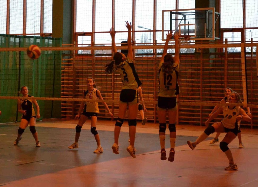 Sylwestrowy turniej piłki siatkowej dziewcząt w Malborku