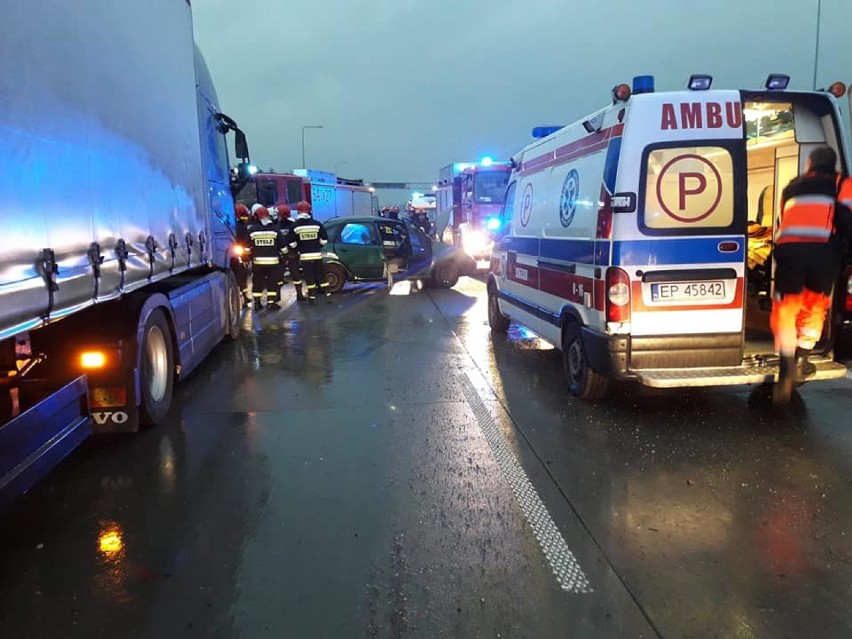 Wypadek w Studziankach na S8.  Po zderzeniu ciężarówki z...