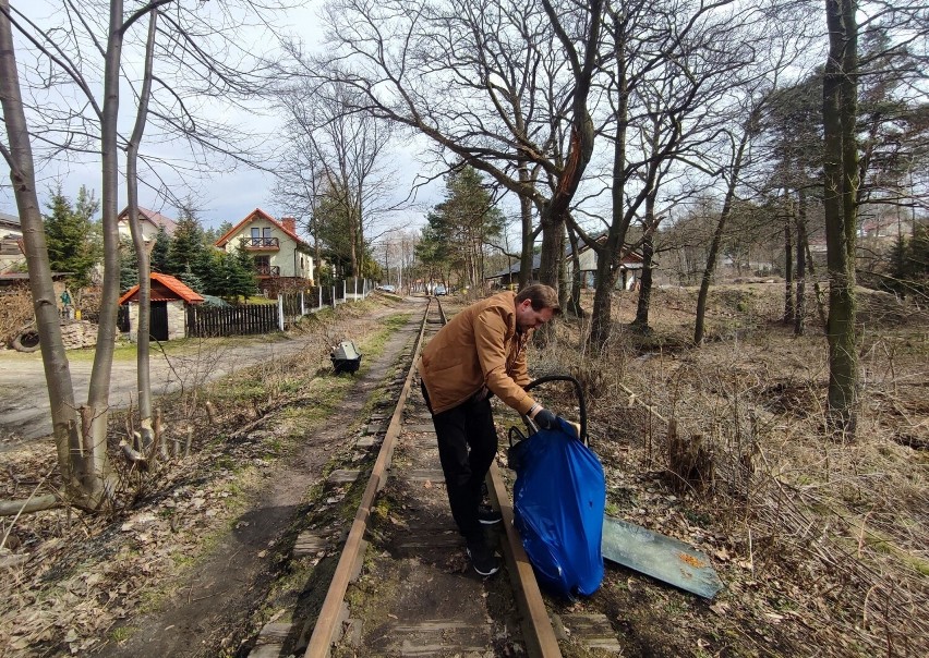 Wielka akcja sprzątania śmieci w Starachowicach ze starostą. Rzucili wyzwanie innym. Komu? Zobacz zdjęcia