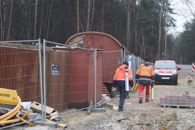 Budowa dróg do terenów KSSE w Tucznawie ma się zakończyć do października
