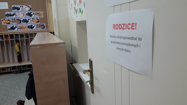 Placówki oświatowe proszą, by nie przyprowadzać do szkół i przedszkoli chorych dzieci