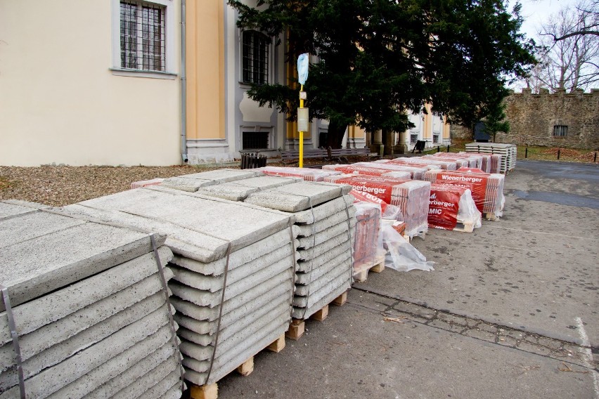 Przedzamcze zamku Książ