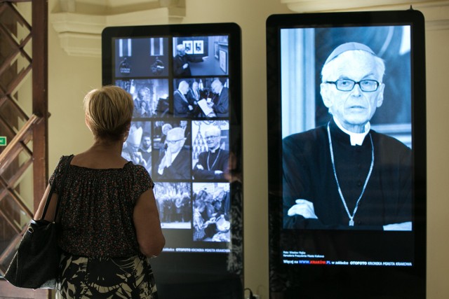 02.08.2016 krakow  
 magistart ksiega kondolencyjna smierc kardynal franciszek macharski
fot anna kaczmarz  / dziennik polski / polska press