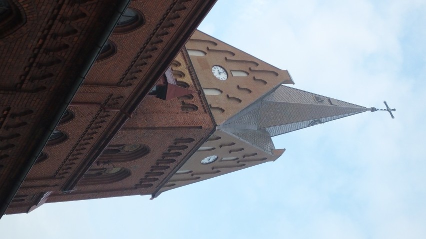 Wieża kościoła pw. św. Stanisława w Nakle znów góruje nad...