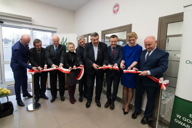 Odbyło się uroczyste otwarcie nowej siedziby Kasy Rolniczego Ubezpieczenia Społecznego w Rawie Mazowieckiej. Nowy budynek stanął na działce odkupionej po preferencyjnej cenie od miasta przy ul. Solidarności.