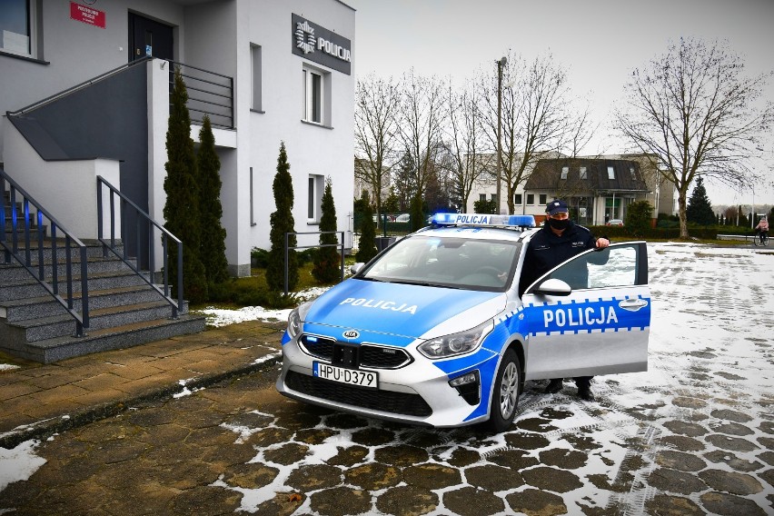 Policjanci otrzymali nowy radiowóz. Już jutro wyjedzie na drogi gminy Siedlec