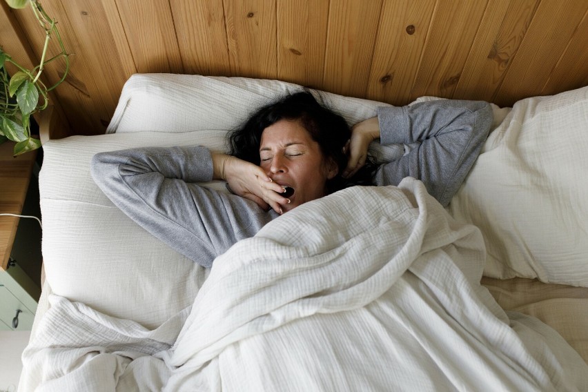 W nocy i podczas snu poziom kilku hormonów w organizmie...