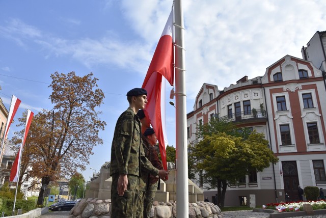 Uroczyste podniesienie flagi na maszt w Tarnowie