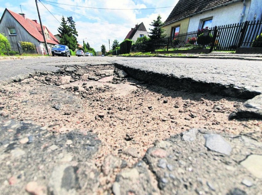 W sierpniu dowiemy się, kto i za jaką kwotę wyremontuje dziurawą ulicę Zygmunta Augusta w Słupsku