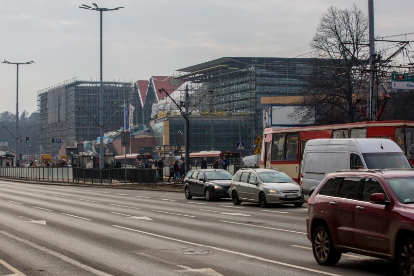 Zmiany w organizacji ruchu w centrum związane są z...