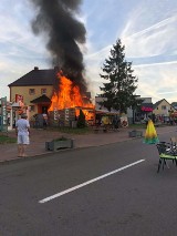 Groźny pożar we Władysławowie (19.08.2018). W barze na ul. Sportowej zapaliły się butle z gazem. Są ranni | ZDJĘCIA, WIDEO