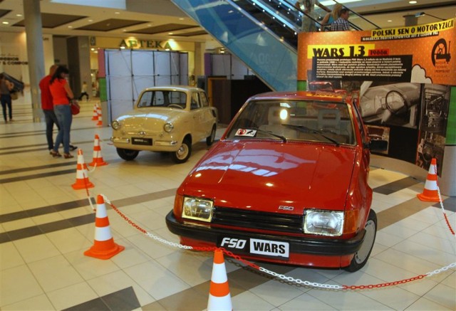 Stare samochody w piotrkowskim Focus Mall postoją do środy