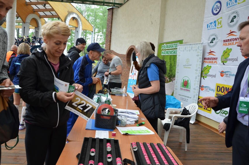 XX Półmaraton Hajnowski za nami. W sobotę w Hajnówce wystartowało prawie 300 biegaczy [ZDJĘCIA]