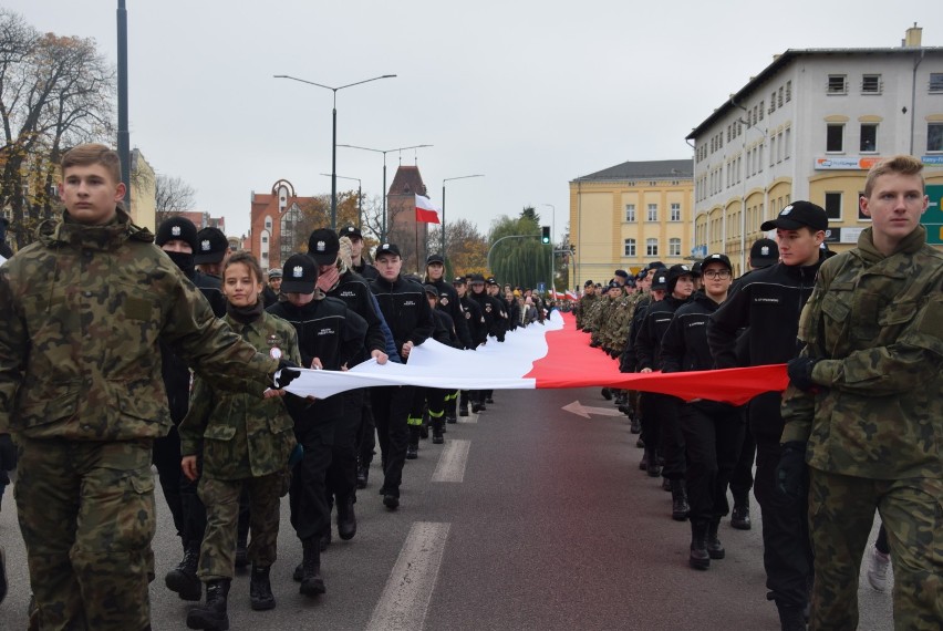 Ulicami Elbląga przeszedł biało-czerwony marsz