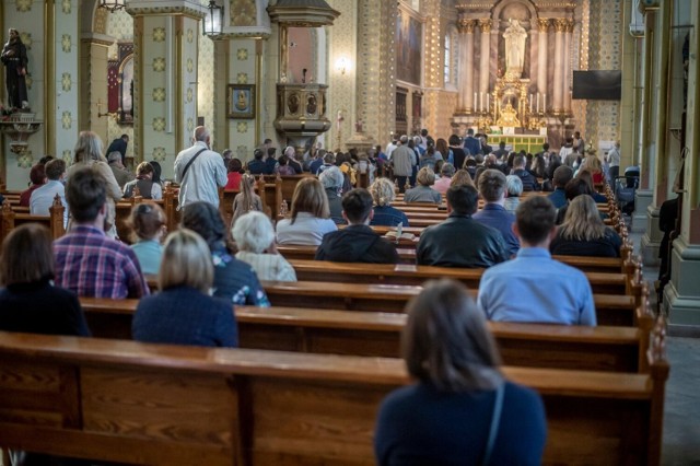 Jesteście ciekawi, ilu wiernych mają kościoły i związki wyznaniowe w Wielkopolsce? Najnowsze dane prezentuje "Rocznik Statystyczny Województwa Wielkopolskiego". Przejdź dalej --->