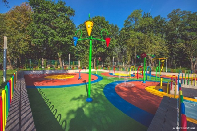 24 czerwca o godzinie 9 zostanie otwarty wodny plac zabaw w Siemianowicach Śląskich. Tego dnia najmłodsi będą mogli skorzystać z placu zabaw do godziny 19. Jakie atrakcje czekają na maluchy?