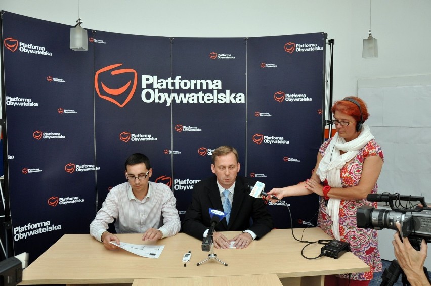 Konferencja PO w Słupsku: Poseł Konwiński krytykuje...