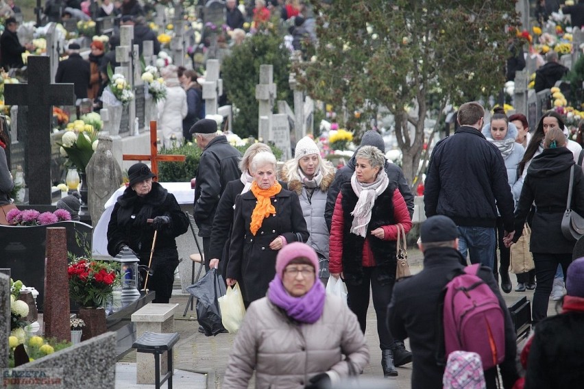 Podobnie, jak na innych cmentarzach, także i na nekropolii...