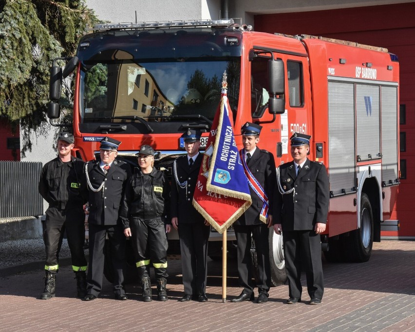 Szamotuły. Dzień Strażaka 2022: uroczysty apel i przejazd wozów strażackich przez miasto