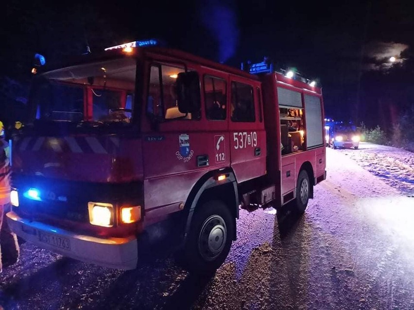 Wypadek na chociwelce. Czołowe zderzenie samochodów. Pies nie przeżył 