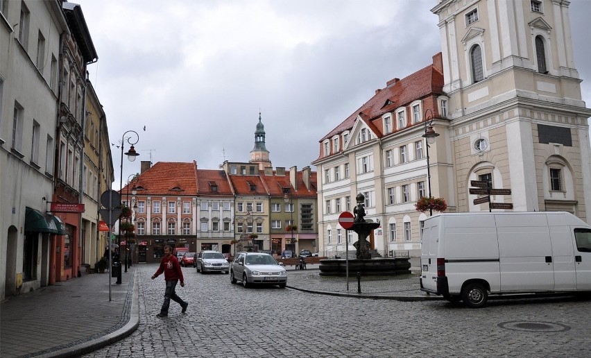 Najniższą majętność w przeliczeniu na mieszkańca w gronie...