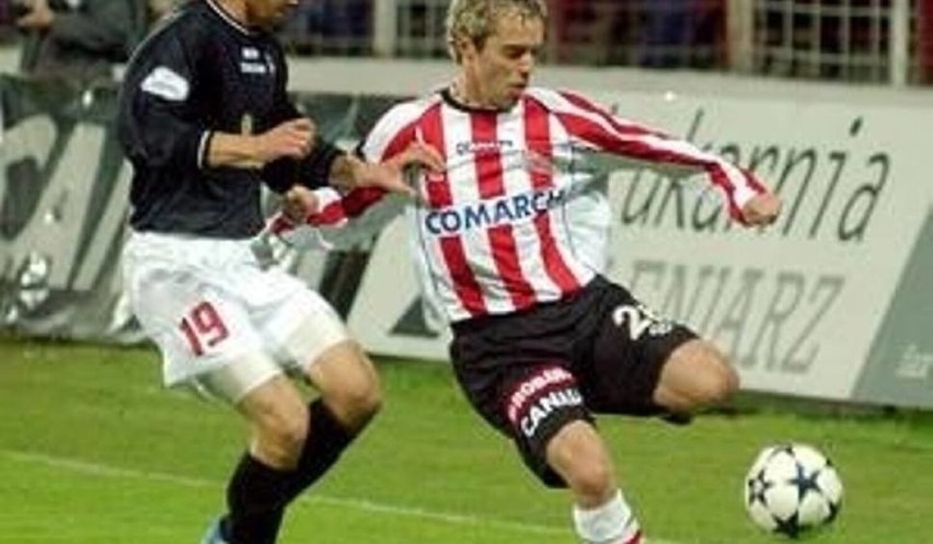 Grał w Cracovii w latach 2004 - 2006. W 43 meczach w...