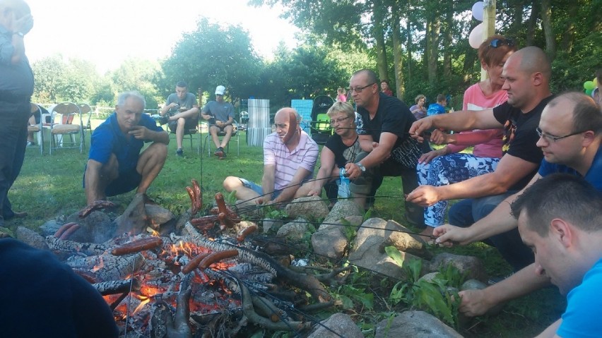 Lato w Poznaniu: Działkowcy bawią się na wspólnym grillu