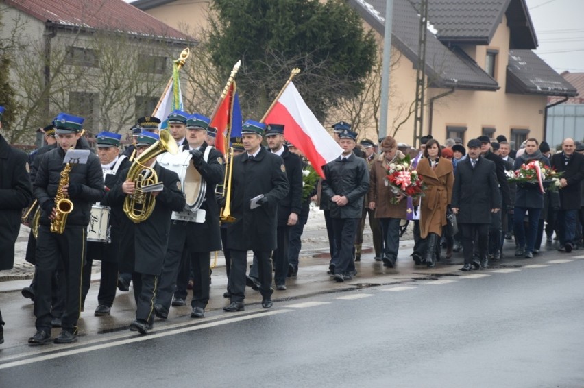 Bełchatów. 154. rocznica wybuchu Powstania Styczniowego. Złożenie kwiatów na grobie powstańców