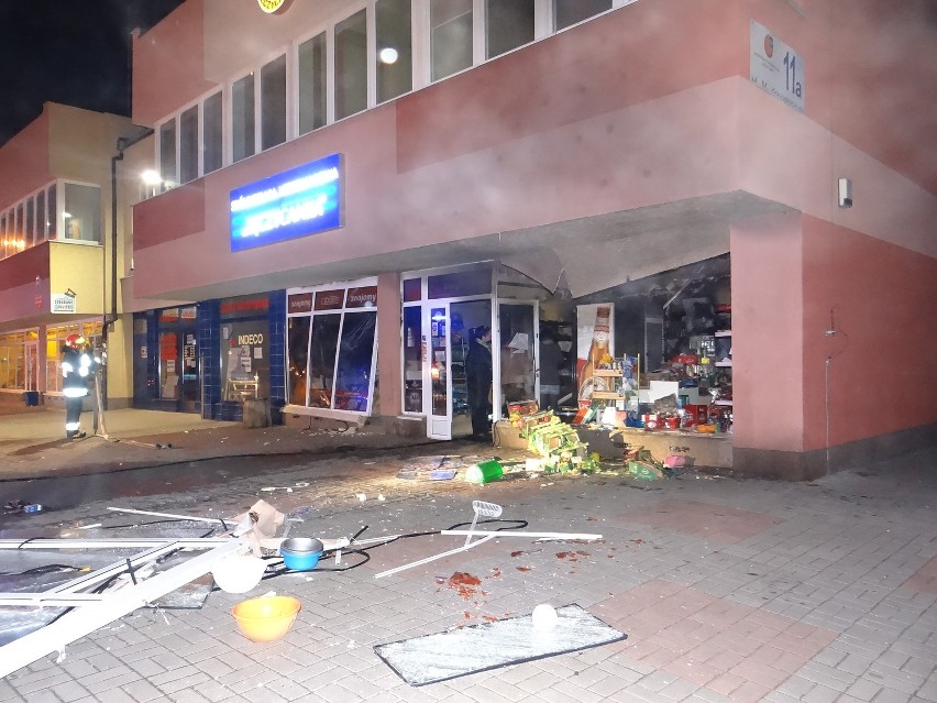 Pożar i eksplozja w sklepie przy ul. Konopnickiej w Łęczycy