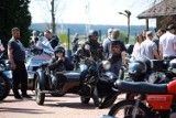 Huczne rozpoczęcie sezonu motocyklowego w Pińczowie. Parada, święcenie i setki maszyn z całego regionu. Zobacz zdjęcia i film