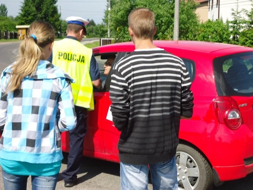 Uczniowie wcielili się w policjantów ZDJĘCIA