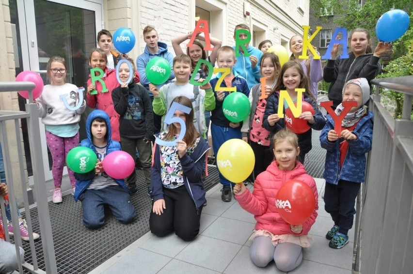 150 dzieci z warszawskiej Pragi otrzymało pomoc Lukasa Podolskiego. Fundacja piłkarza działa już 5 lat