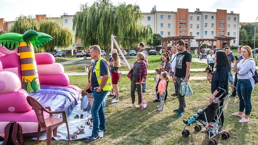 Mieszkańcy Łęcznej bawili się na pikniku charytatywnym. Zorganizowano festiwal kolorów Holi i mecz piłki nożnej. Zobacz zdjęcia!