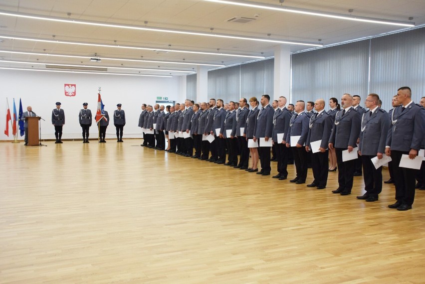 Święto Policji w Krośnie. 93 funkcjonariuszy z awansami na wyższe stopnie służbowe [ZDJĘCIA]