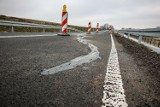 Będą naprawiać pękniętą drogę Osieczna – Goniembice. Na razie będzie objazd