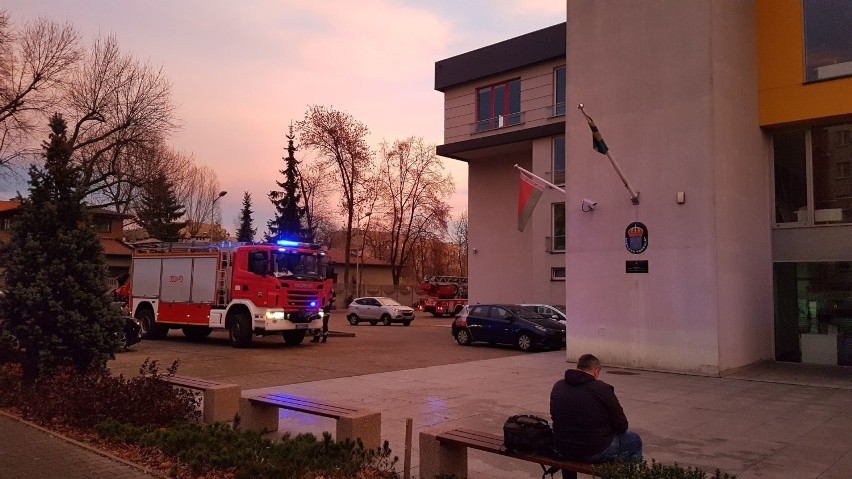 Akcja strażaków przed budynkiem WST; Zobacz kolejne...