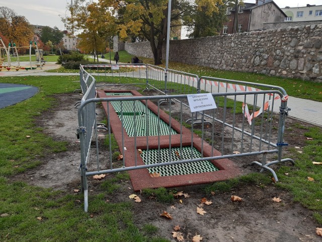 Trampolina na goleniowskich Plantach wciąż czeka na naprawę