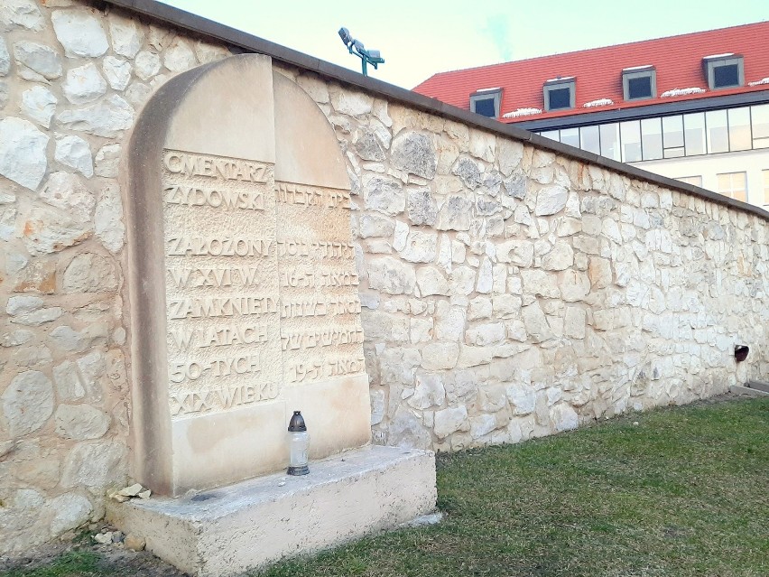 Wraca sprawa boiska na dawnym cmentarzu żydowskim w Kazimierzu Dolnym